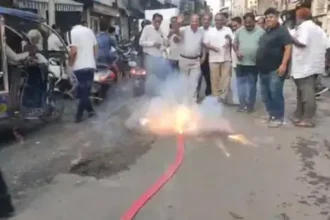 आगरा के जूता बाजार में जश्न: जीएसटी 12% से घटकर 5% होने पर व्यापारियों और कारीगरों में खुशी