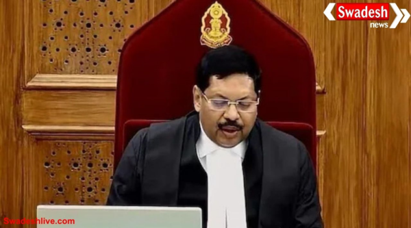 'सनातन का अपमान नहीं सहेगा हिंदुस्तान' सुप्रीम कोर्ट में वकील ने किया हंगामा, CJI के सामने निकाला जूता