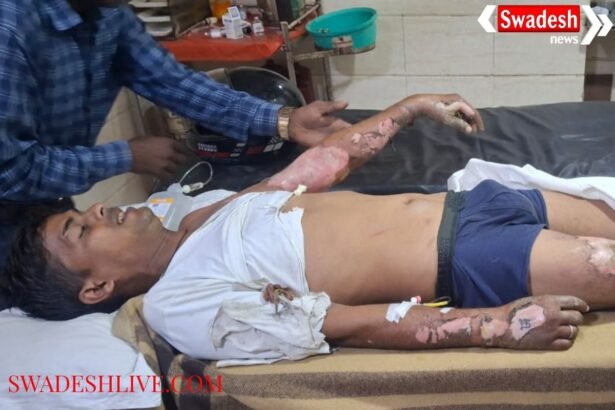 Firozabad: Lineman gets electrocuted while repairing the line