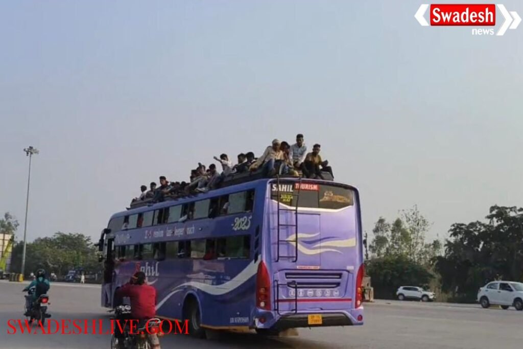 Moradabad: Terror of illegal buses, video of passengers riding on the roof goes viral