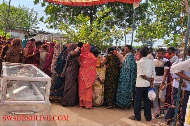 Pilibhit: Family members furious over not sending murder accused to jail