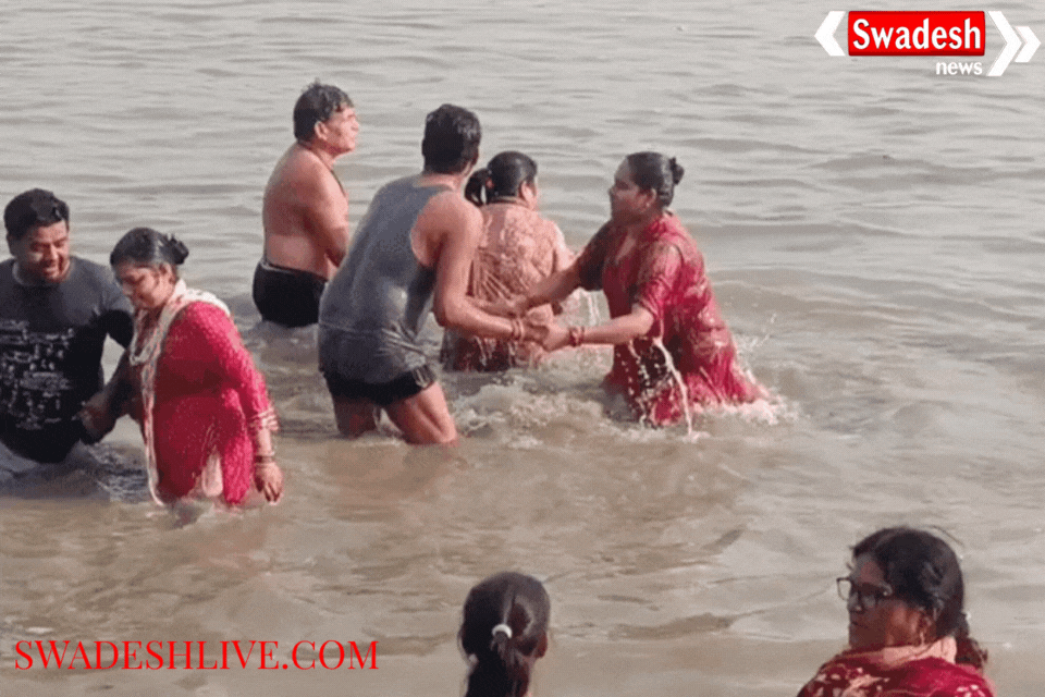 Thousands of devotees gathered at Vishram Ghat in Mathura on Yama Dwitiya.