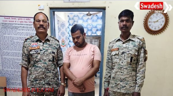 A huge consignment of English liquor was seized in Pakhanjur, one accused arrested.