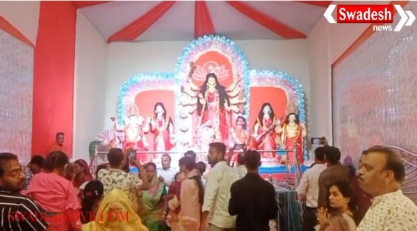 The entire district was filled with devotion during Navratri, with grand pandals and tableaux becoming the centre of attraction.