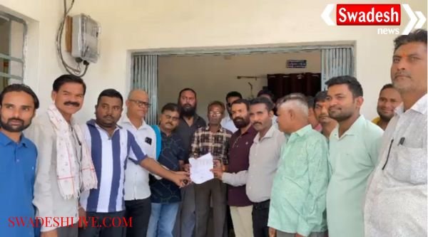 Antagarh: Transport contractors submitted a memorandum to the SDM office.