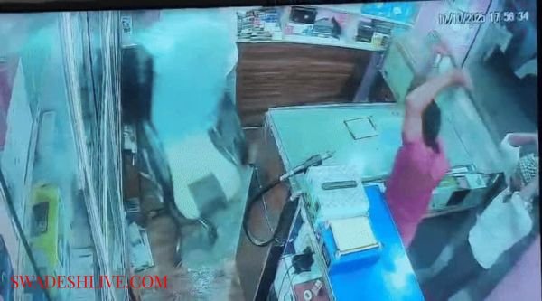 In Pilibhit, miscreants entered a mobile shop and carried out a deadly attack.