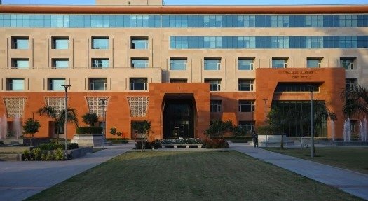 Madhya Pradesh Third Class Employees Union demands: Government should reduce holidays on birth anniversaries and other occasions, and maintain Saturdays as holidays.