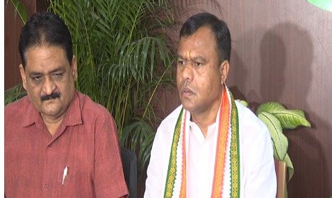 Raipur: Deepak Baij launches a major attack on BJP, says people's hard-earned money is being looted through electricity bills, asks why liquor is being supplied in ambulances?