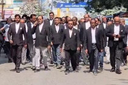 Ambikapur: Advocates' Association opens front against district administration, starts pen down protest