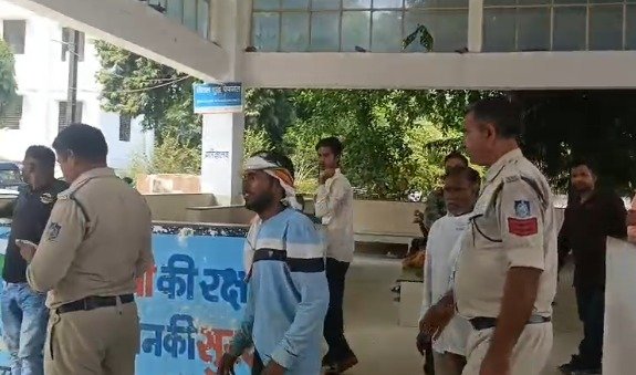 Morena: Over half a dozen people injured in Bhonderi village after a land dispute.