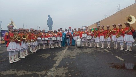 Gujarat-Kevadia: The band of the girl students of Bhopal St. Joseph School enthralled the audience, even PM Modi was mesmerized.