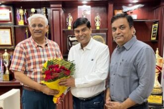 Dr. A.K. Dwivedi, Executive Council member of Devi Ahilya University, who returned from London, was honored at the university.