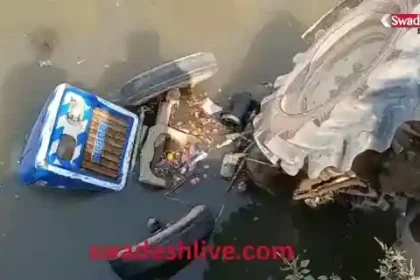 Firozabad: Major accident on Raina Road, tractor loaded with cement and gunpowder falls into drain