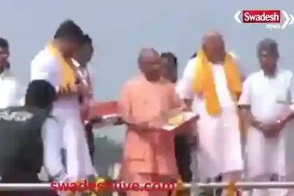 Ayodhya: Chief Minister Yogi Adityanath distributed sweets to sanitation workers and wished them a happy Diwali.