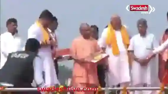 Ayodhya: Chief Minister Yogi Adityanath distributed sweets to sanitation workers and wished them a happy Diwali.