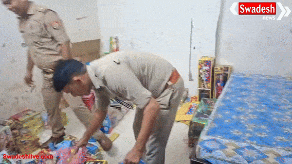 कानपुर हादसे के बाद सख्त हुई यूपी पुलिस, आगरा में घर के अंदर मिला 900 किलो अवैध पटाखों का गोदाम