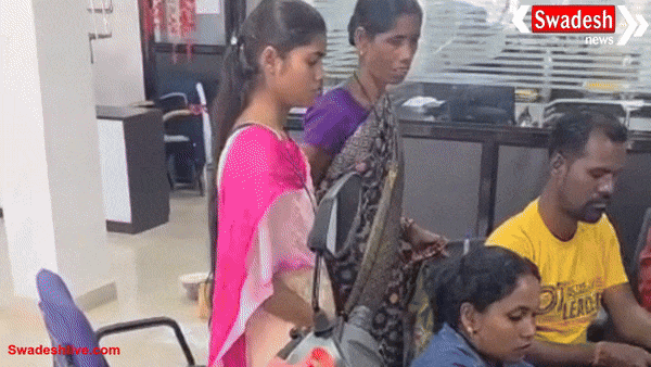 ब्रेकिंग: जशपुर में किसान ने 40 हजार रुपये के सिक्के लेकर खरीदी स्कूटी