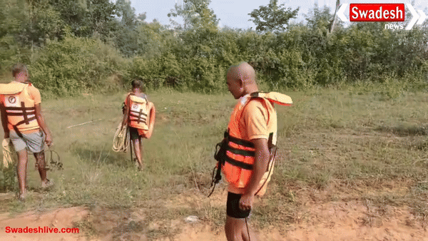 सूरजपुर: दोस्तों के साथ शराब पीने गए युवक की नदी में डूबने से मौत, 15 घंटे बाद भी नहीं मिला सुराग