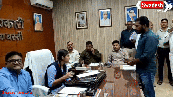 UP: मिशन शक्ति फेज-5: 11वीं की छात्रा कृति मिश्रा बनी एक दिन की जिलाधिकारी, जनता की समस्याओं को सुना
