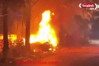 Raipur: Parked car catches fire in Daldal Seoni area, panic ensues