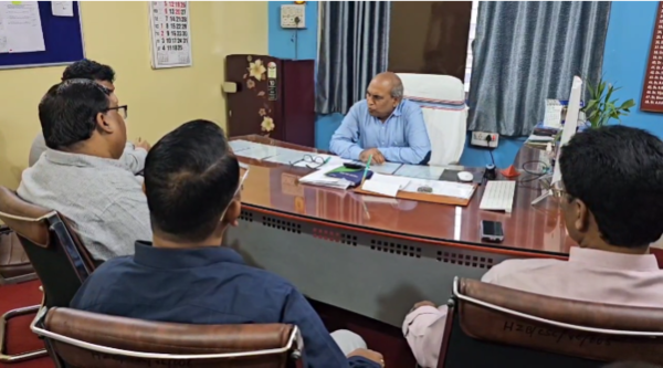 MP delegation submitted a memorandum to the Civil Surgeon on the mismanagement of Keredari CHC.