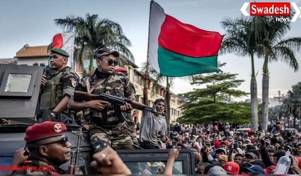 नेपाल के बाद अब मेडागास्कर में Gen-Z का गुस्सा फूटा, राष्ट्रपति एंड्री राजोइलिना देश छोड़कर भागे