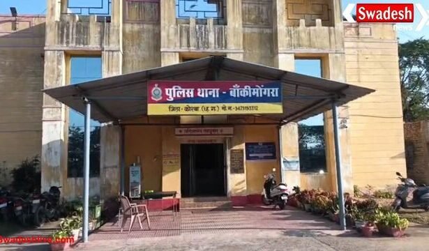 कटघोरा में रेत भरा ट्रैक्टर पलटा, दो मजदूर घायल