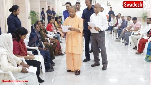 जनता दर्शन में मुख्यमंत्री योगी ने सुनी फरियादें, बोले-“जनसेवा ही सरकार की प्राथमिकता”