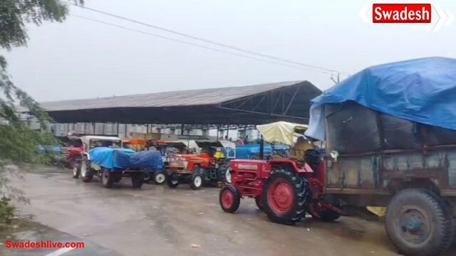 भारी बारिश से मंडी में भीगा हजारों क्विंटल धान, किसानों में हड़कंप, प्रशासन पर लगाए लापरवाही के आरोप