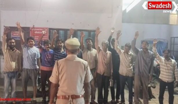 आगरा पुलिस का अभियान: खुले में शराब पीने वालों पर सख्ती, 204 लोग पकड़े गए
