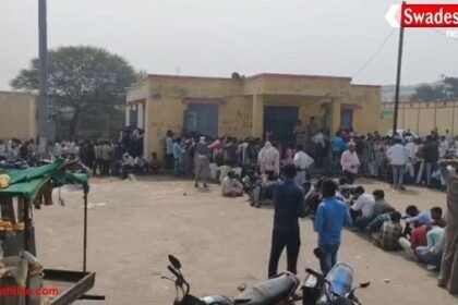 MP: बांदा में किसानों से यूरिया खाद की बोरी पर वसूले जा रहे ज्यादा पैसे, कृषि मंडी में बढ़ा आक्रोश