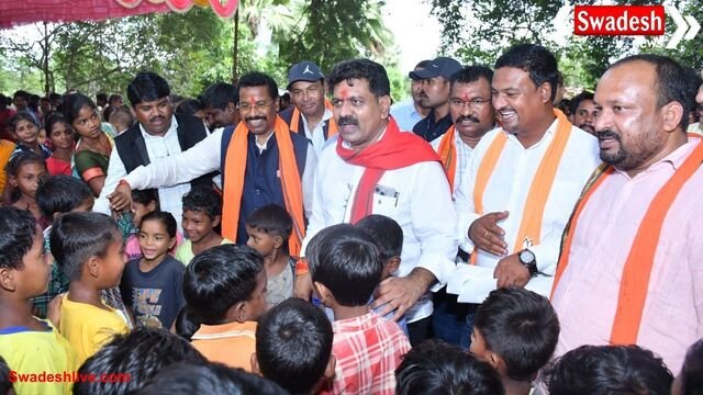 रायपुर: उप मुख्यमंत्री विजय शर्मा ने सुकमा के दुलेड कैंप का किया दौरा, जवानों और ग्रामीणों से की मुलाकात