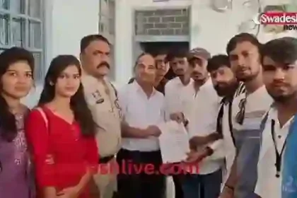 Bemetara: NSUI protests demanding college teachers, pacified by Tehsildar and police