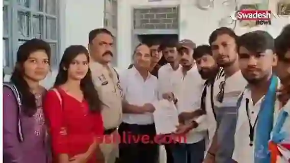 Bemetara: NSUI protests demanding college teachers, pacified by Tehsildar and police