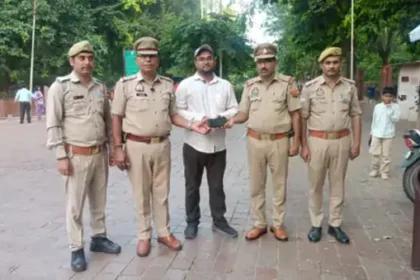 ताजमहल में खोया मोबाइल और बच्ची, पुलिस ने दोनों को सुरक्षित ढूंढा – पर्यटकों ने जताया आभार