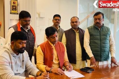 Gorakhpur: MP Ravi Kishan filled the form, your name in the voting list is the strength of democracy