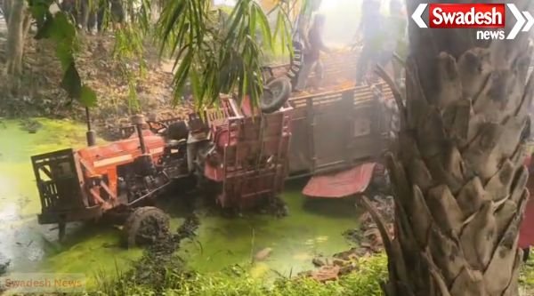 Moradabad: Head-on collision between tractor-trolley and mini metro