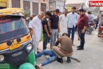 Etawah: Auto full of passengers overturned after going out of control, five people injured