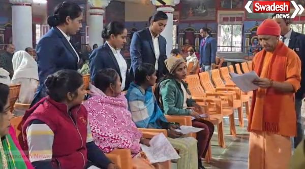 CM Yogi's public court in Gorakhpur: listened to the problems of the complainants