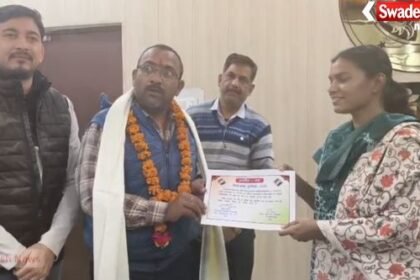 14 BLOs honored for their excellent work in Banda, DM appreciates them