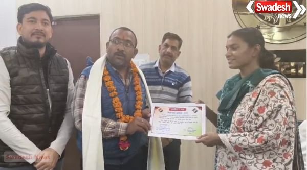 14 BLOs honored for their excellent work in Banda, DM appreciates them