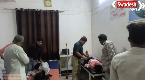 Head-on collision between scooter and bike in Etawah