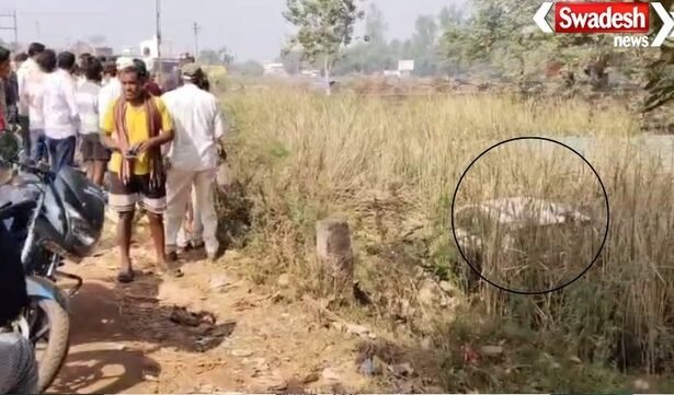 बेमेतरा में अनियंत्रित इनोवा तालाब में घुसी, ड्राइवर सुरक्षित