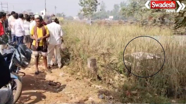 बेमेतरा में अनियंत्रित इनोवा तालाब में घुसी, ड्राइवर सुरक्षित