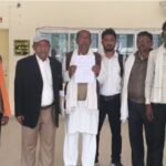 Big news from Banda - Farmers troubled by faulty tube wells appeal to the DM