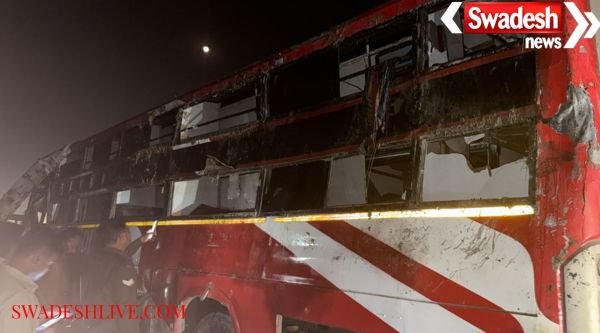 Jalaun: Shatabdi bus overturned in a ditch on Jhansi-Kanpur highway