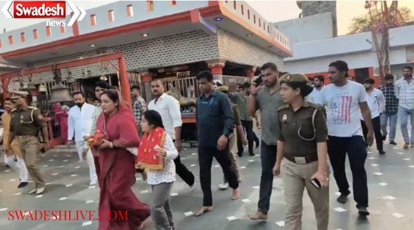 Aparna Yadav reached Kaliwahan Temple in Etawah.