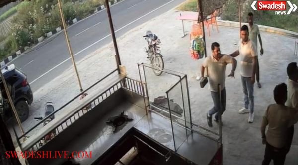 Hapur: Goons in a car attacked a general store owner with a brick.