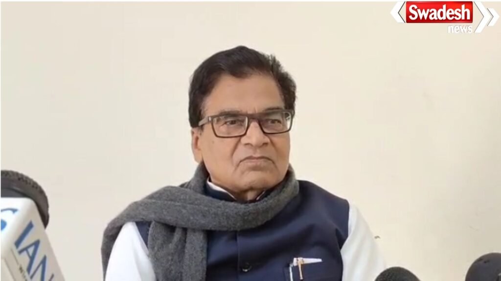 Prof. Ram Gopal Yadav's press conference in Firozabad, ranging from the Bihar elections to the conspiracy against Azam Khan, made sweeping statements.