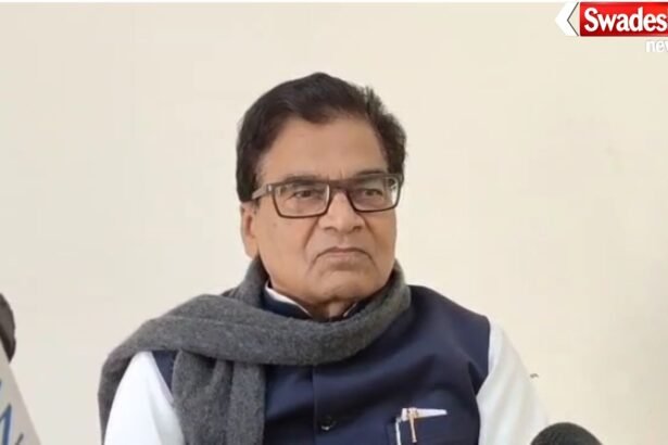 Prof. Ram Gopal Yadav's press conference in Firozabad, ranging from the Bihar elections to the conspiracy against Azam Khan, made sweeping statements.